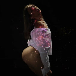 Abella Danger en 'Reality Kings' Resaltando sus curvas (Miniatura 4)