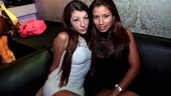 Alaina Kristar en 'Naked party'
