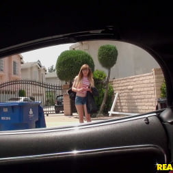 Ariel Skye en 'Reality Kings' Trabajo descuidado (Miniatura 1)