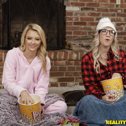 Bailey Brooke en 'Reality Kings' Cariño, hace frío afuera (Miniatura 132)