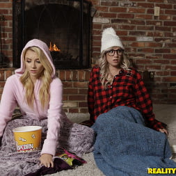 Bailey Brooke en 'Reality Kings' Cariño, hace frío afuera (Miniatura 154)