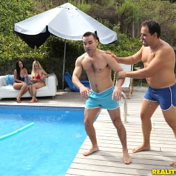 Blondie Fesser in Thick Blondie (Photo 1) Blondie Fesser in 'Reality Kings' Thick Blondie (Thumbnail 1)