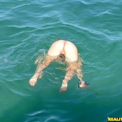 Callie Calypso in Deep sea dick (Photo 456) Callie Calypso in 'Reality Kings' Deep sea dick (Thumbnail 456)