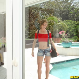 Ella Woods en 'Reality Kings' Profundo (Miniatura 1)
