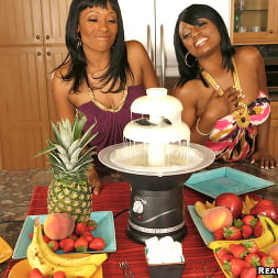 Jada Fire en 'Reality Kings' Cuatro labios, un palo (Miniatura 10)