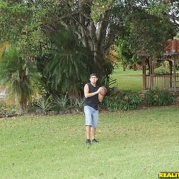 Jessica Robbin in Bigger and better (Photo 1) Jessica Robbin in 'Reality Kings' Bigger and better (Thumbnail 1)