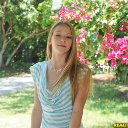 Sydney Cross in Cum correct (Photo 1) Sydney Cross in 'Reality Kings' Cum correct (Thumbnail 1)