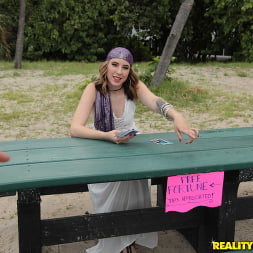 Violet Voss en 'Reality Kings' Coño gitano (Miniatura 13)
